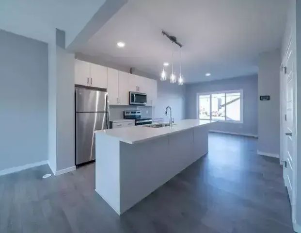 Beautiful 3-Bedroom Main Floor Suite in Glenridding Ravine! Available September 1! | 2128 159 Street Southwest, Edmonton - Photo 1