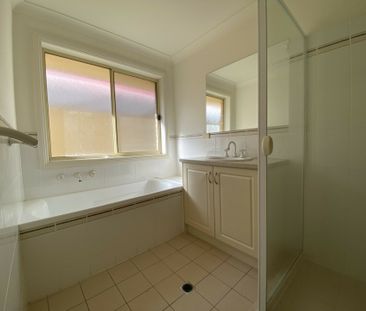 Spacious Three Bedroom Courtyard Home - Photo 6