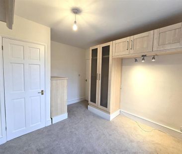 4 bedroom semi-detached house to rent - Photo 4