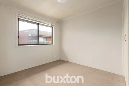 DELIGHTFUL 3 BEDROOM ABODE! EASY & LOW MAINTENACE LIVIING - Photo 5