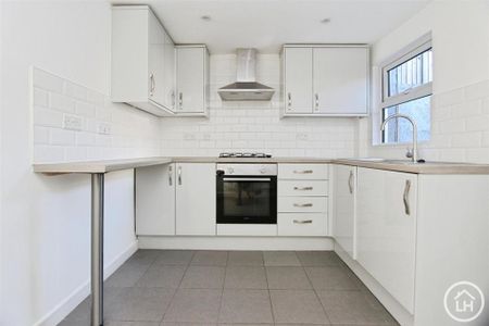 2 bedroom end of terrace house to rent - Photo 4