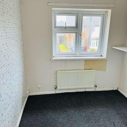 Calbroke Road Slough, SL2 - Photo 1