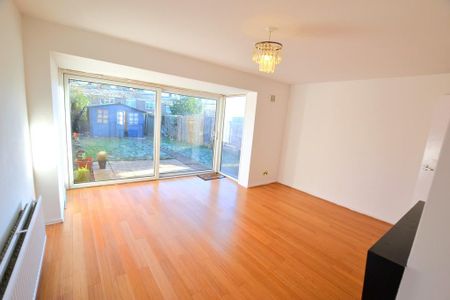 3 bedroom terraced house to rent - Photo 2