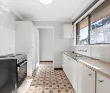 Neat and tidy 2 bedroom unit, freshly painted and new carpet - Photo 1