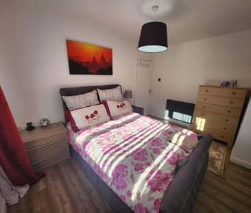 3 bedroom end of terrace house to rent - Photo 4