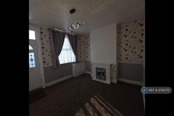 2 bedroom terraced house to rent - Photo 1