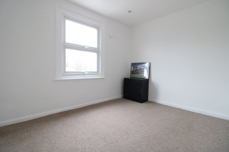 1 Bed Flat, Bensham Manor Road, CR7 - Photo 3