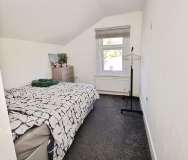 4 bedroom end of terrace house to rent - Photo 3