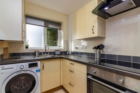 2 bedroom semi-detached house to rent - Photo 4