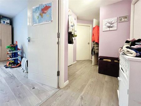 2 bedroom flat to rent - Photo 2