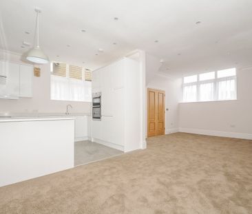 2 bedroom mews to rent - Photo 4