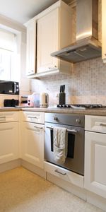 1 Bed Flat, St. Cyprians Street, SW17 - Photo 3