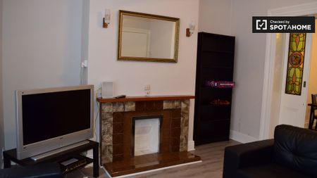 Bed in Room to rent in 8-bedroom house in Drumcondra, Dublin - Photo 2