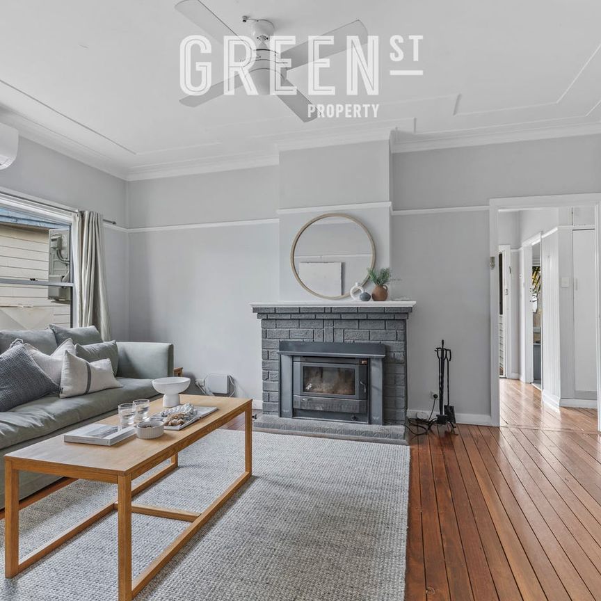 Dual-Living Home Opposite the Mater Hospital – Ideal for Multi-Generational Living or Shared Arrangements - Photo 1