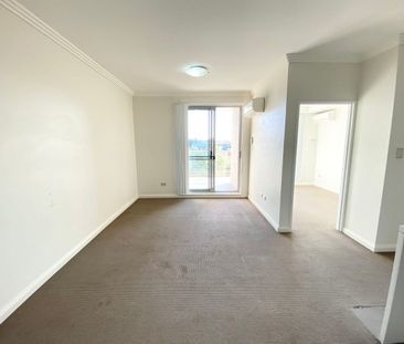 Modern 2 Bedroom + Study + 2 Tandem Parking Space Luxury Apartment - Photo 1