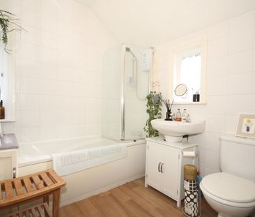 Victoria Road, Knaphill, Woking - Photo 5