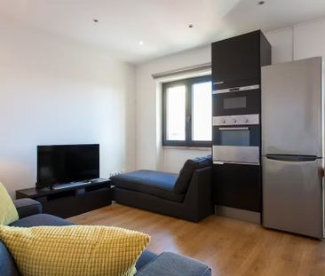 Rua Alegre, Algés, Lisbon 1495 - Photo 1