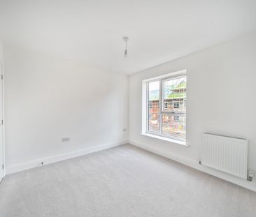 5 bedroom semi-detached house to rent - Photo 2