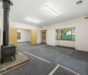 FIVE BEDROOM HOUSE IN GREAT CENTRAL LOCATION - Photo 3