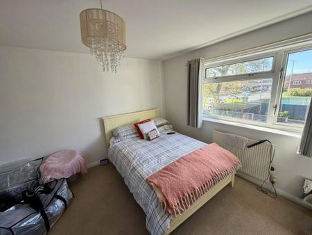 4 bedroom end of terrace house to rent - Photo 5