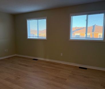 For Lease - 3910 Stardust Drive, Mississauga, Ontario - Photo 3