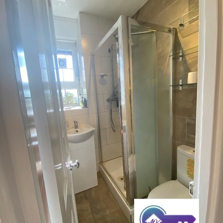 1 Bedroom Room in Flat Share To Rent - Photo 1