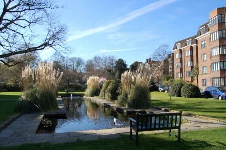 3 bedroom flat in Manor Fields - Photo 4