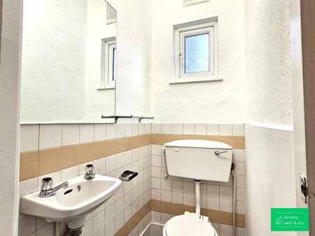 3 bedroom flat to rent - Photo 4
