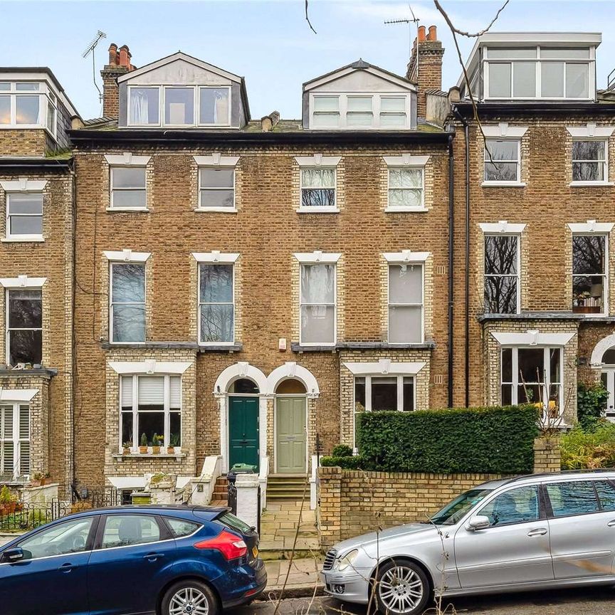 An exceptional example of a 5 bedroom period family home, in prime Hampstead village. - Photo 1