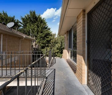 ONE BEDROOM APARTMENT IN QUIET BLOCK - Photo 1