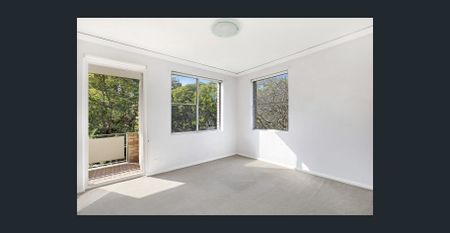 Spacious 3 Bedroom Unit with LockUp Garage - Photo 4