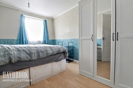 3 bedroom semi-detached house to rent - Photo 3