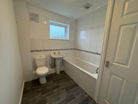 3 bedroom detached house to rent - Photo 5