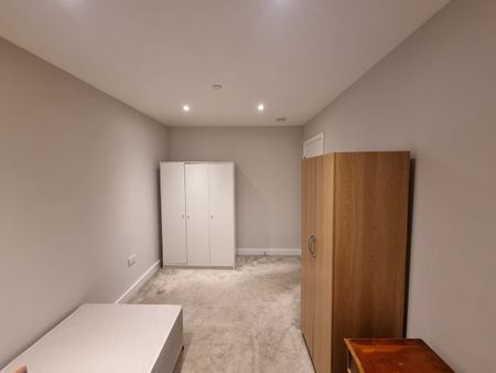 1 Bed Flat, Queens House, HA1 - Photo 2