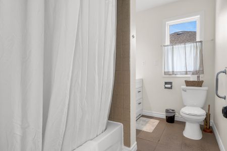 For Lease - 16 GOLDEN Boulevard Unit# Main, Welland, Ontario - Photo 2