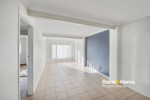 Large Family Home! - Photo 1