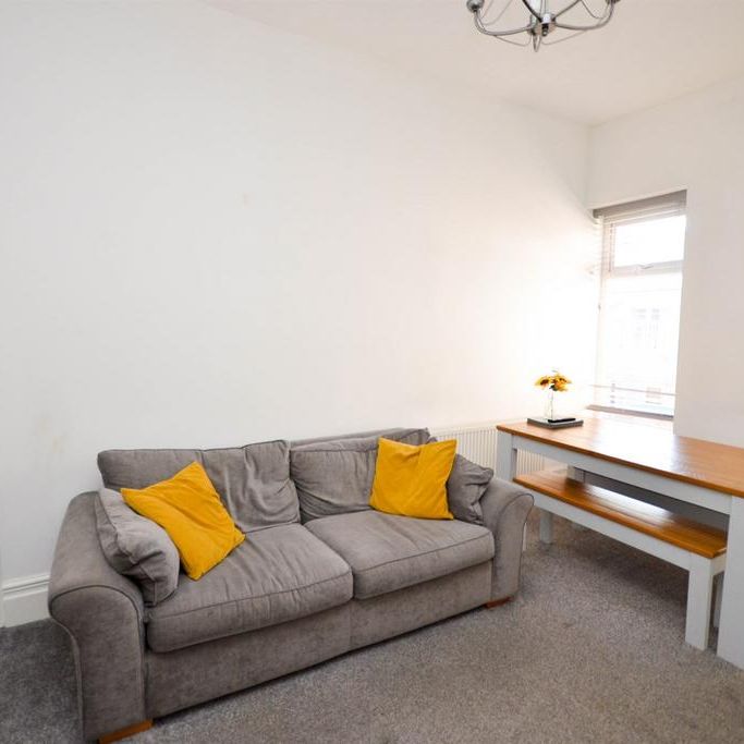 3 bedroom flat to rent - Photo 1