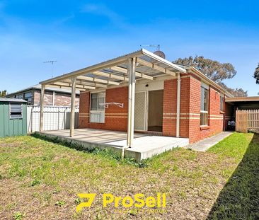 1 Woodlea Crescent, Craigieburn - Photo 5