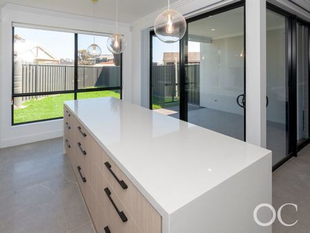 Open the Door To Contemporary Coastal Luxury - Photo 2