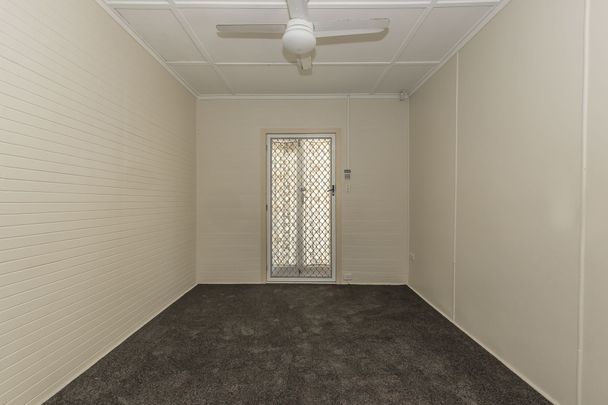 2/3 Sunset Avenue, Mundingburra - Photo 1