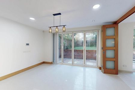 6 bedroom detached house to rent - Photo 3