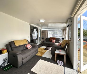 Sunny 3-Bedroom Home in Wainuiomata - Photo 3