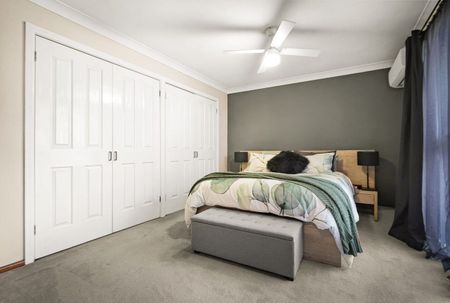 FIVE BEDROOM TWO STORY HOME WITH INGROUND POOL!!! - Photo 4