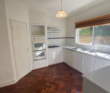 Beautiful Home&comma; Great Location&excl; - Photo 6