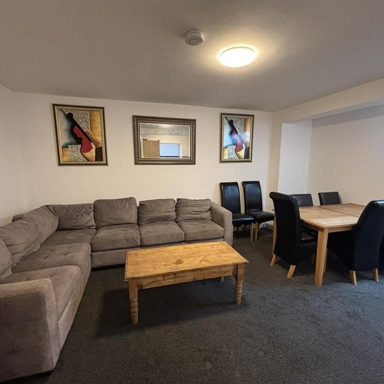 5 bedroom house to rent - Photo 1