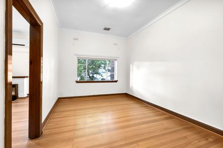 1 Valley Parade, Glen Iris VIC 3146 - House For Rent | Domain - Photo 3