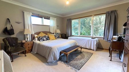 Waikanae - 4 Bedrooms - Photo 2