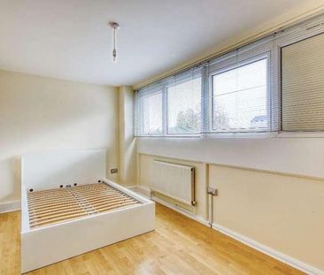 Ewhurst Court, Mitcham, CR4 - Photo 3