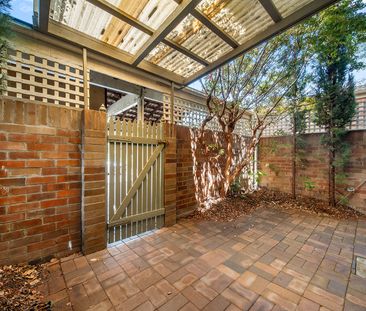 11 Barnet Close, Swinger Hill ACT 2606 - Townhouse For Rent | Domain - Photo 5