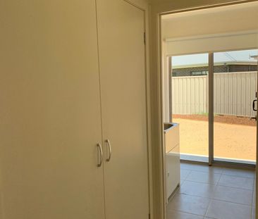 4 Bedroom Home with Large Yard - Photo 4